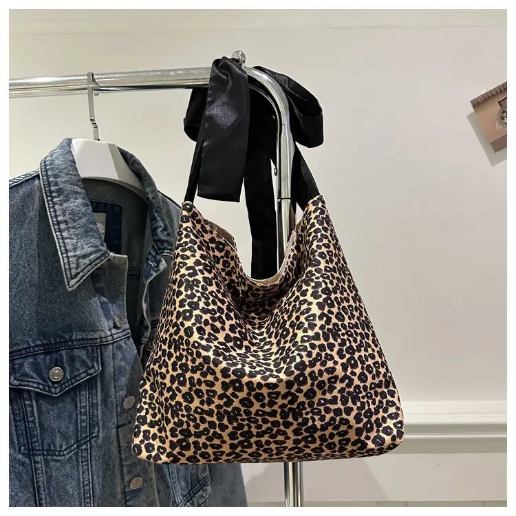 Leopard Leather Shoulder Bag Black 2024 — feature 17