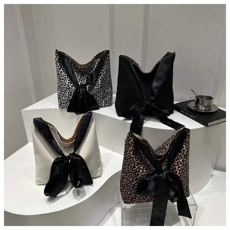 Leopard Leather Shoulder Bag Black 2024 — feature 19