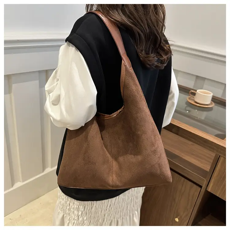 Vintage Brown Leather Shoulder Bag Large Capacity — feature 17