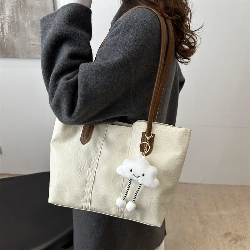 Retro Brown Women's Large Shoulder Bag with Cloud Keychain - Image 5