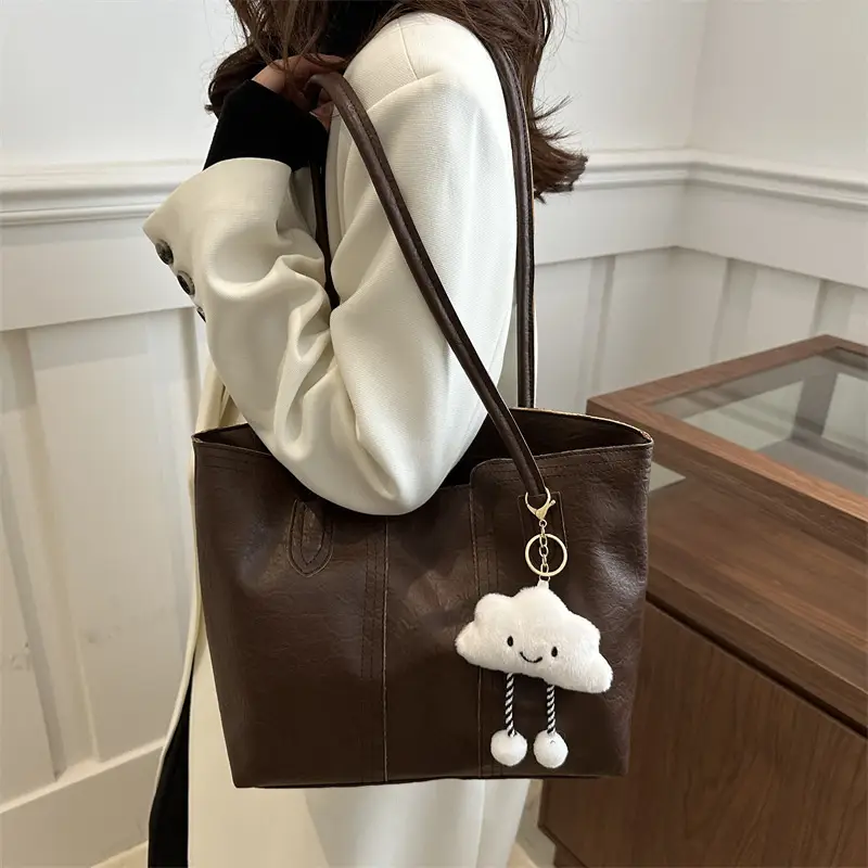 Retro Brown Women's Large Shoulder Bag with Cloud Keychain - Image 7
