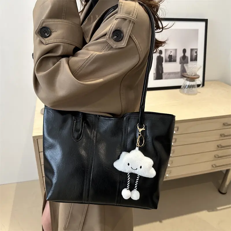 Retro Brown Women's Large Shoulder Bag with Cloud Keychain - Image 8