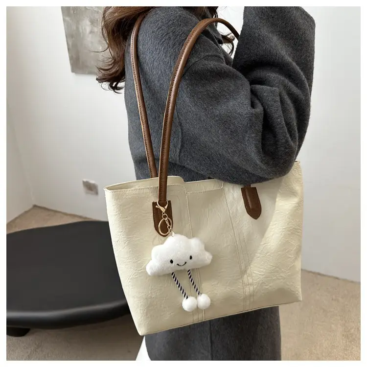 Retro Brown Women's Large Shoulder Bag with Cloud Keychain — feature 10