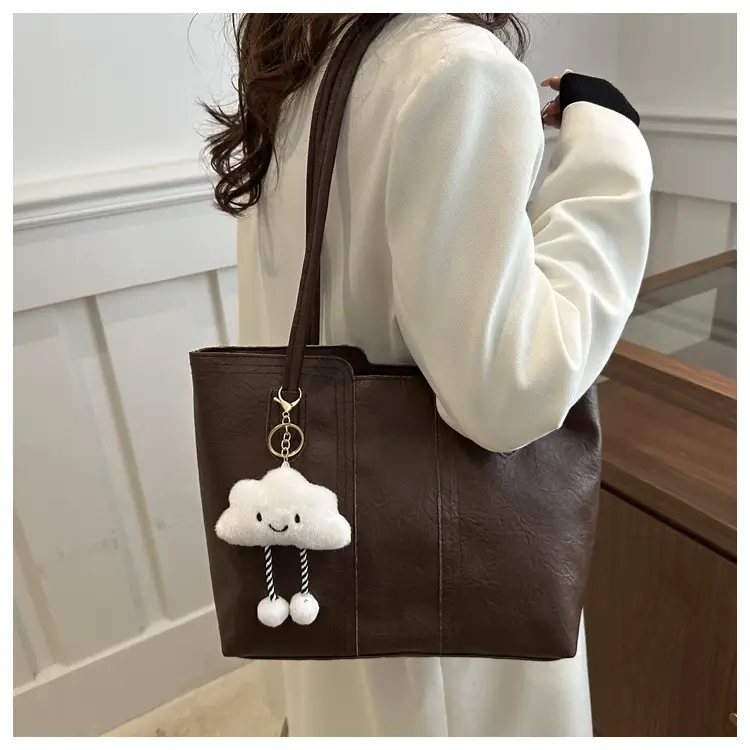 Retro Brown Women's Large Shoulder Bag with Cloud Keychain — feature 13
