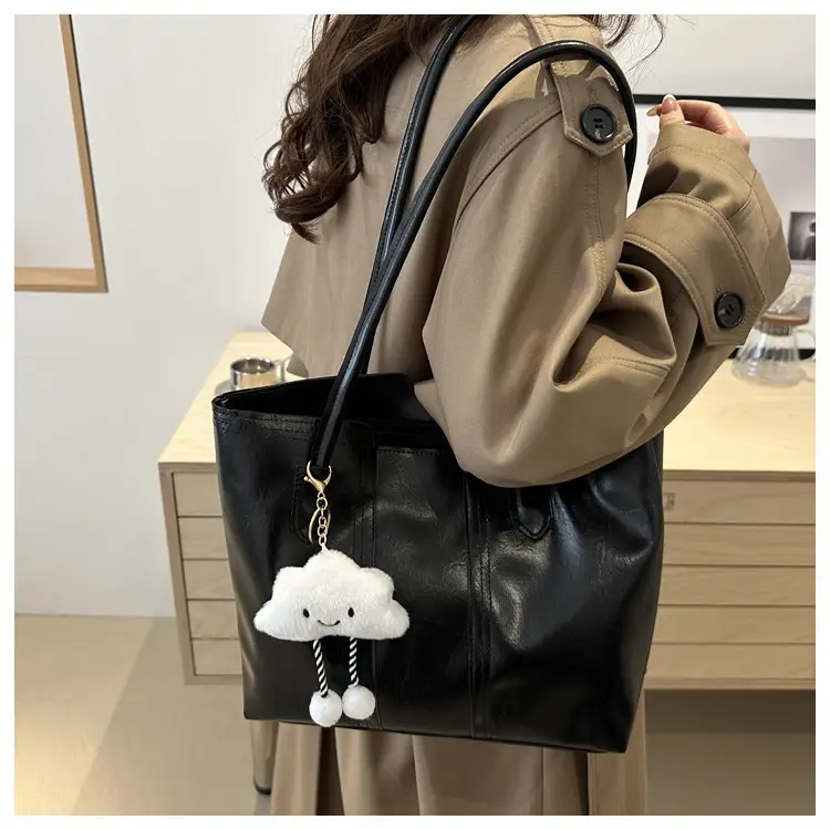 Retro Brown Women's Large Shoulder Bag with Cloud Keychain — feature 16