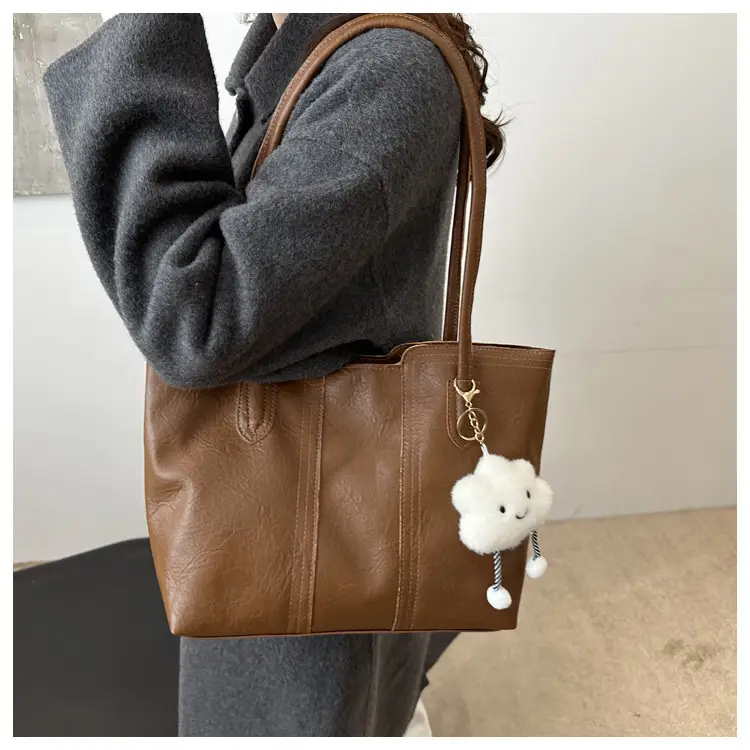 Retro Brown Women's Large Shoulder Bag with Cloud Keychain — feature 17
