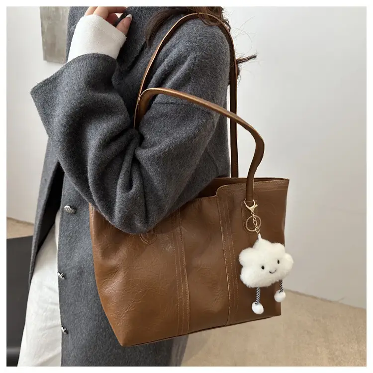 Retro Brown Women's Large Shoulder Bag with Cloud Keychain — feature 18