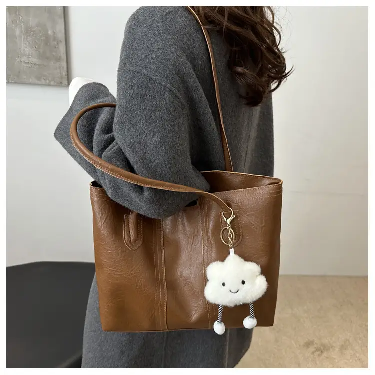 Retro Brown Women's Large Shoulder Bag with Cloud Keychain — feature 19