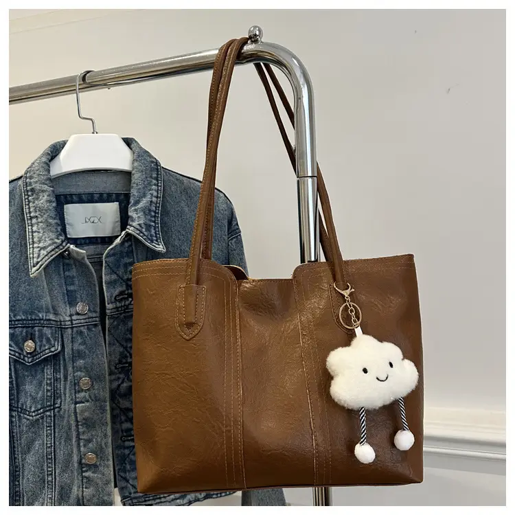 Retro Brown Women's Large Shoulder Bag with Cloud Keychain — feature 22
