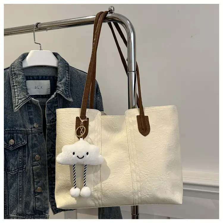 Retro Brown Women's Large Shoulder Bag with Cloud Keychain — feature 23