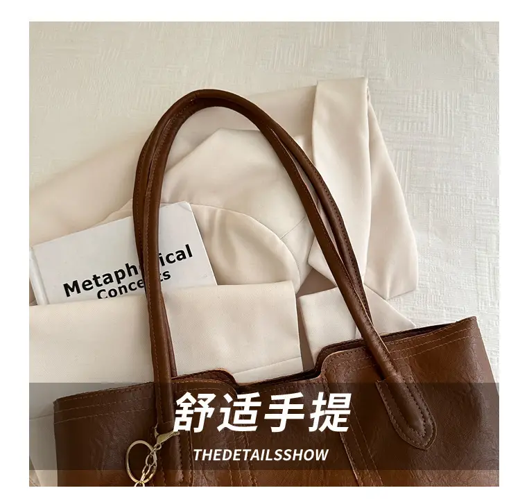 Retro Brown Women's Large Shoulder Bag with Cloud Keychain — feature 5