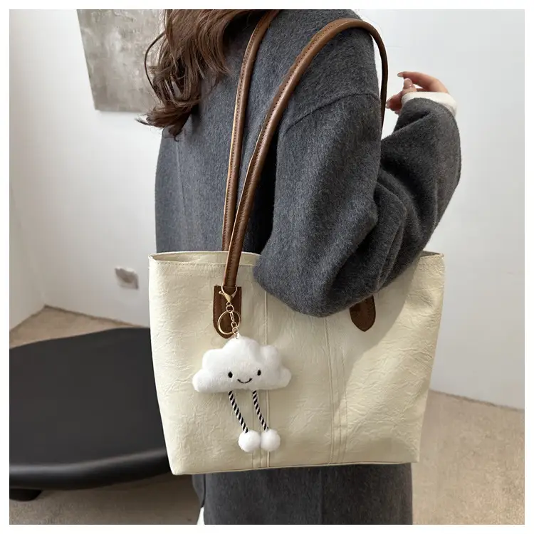 Retro Brown Women's Large Shoulder Bag with Cloud Keychain — feature 9