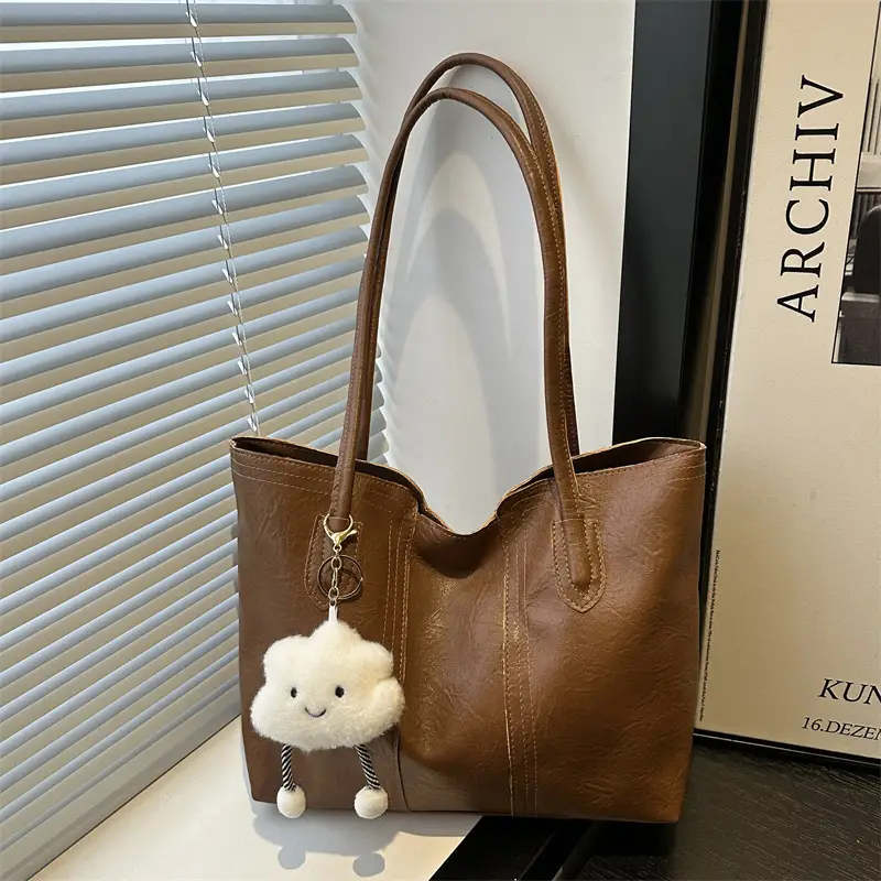 Retro Brown Women's Large Shoulder Bag with Cloud Keychain - Image 2