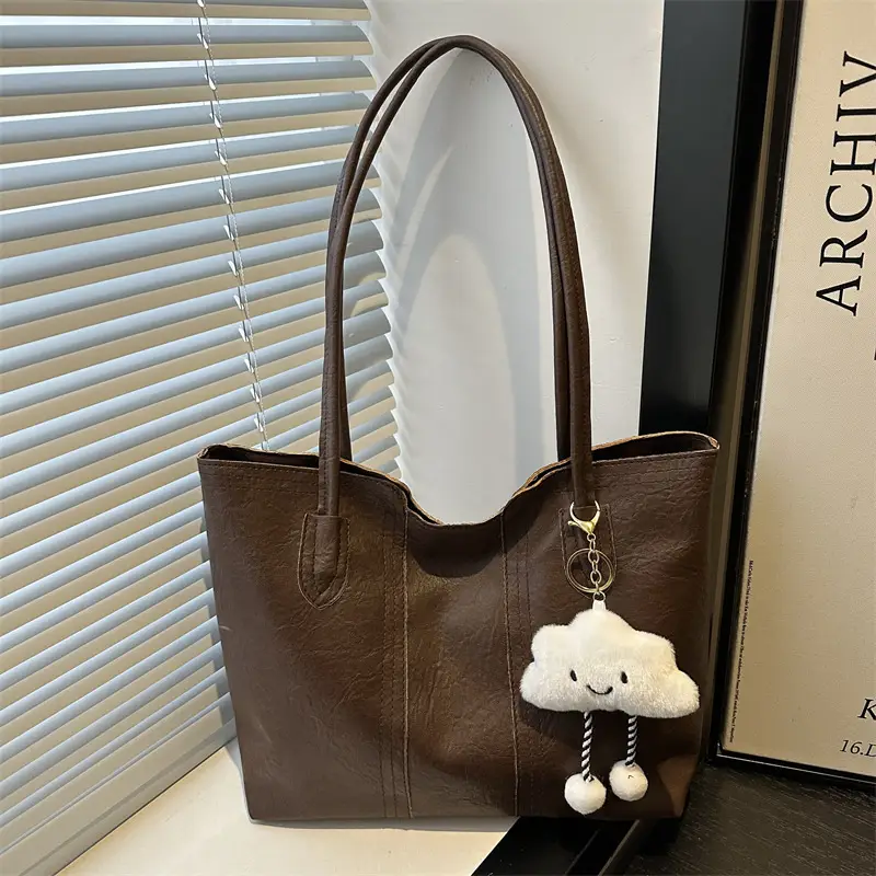Retro Brown Women's Large Shoulder Bag with Cloud Keychain - Image 4