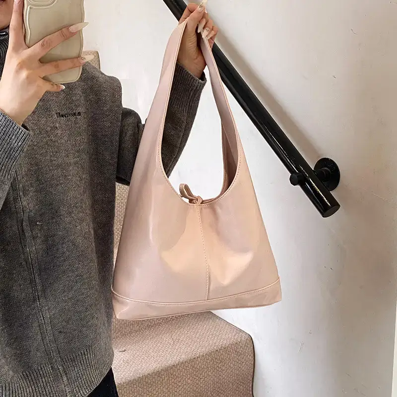 Women's 2024 Winter Leather Shoulder Bag Brown Large Capacity — feature 22