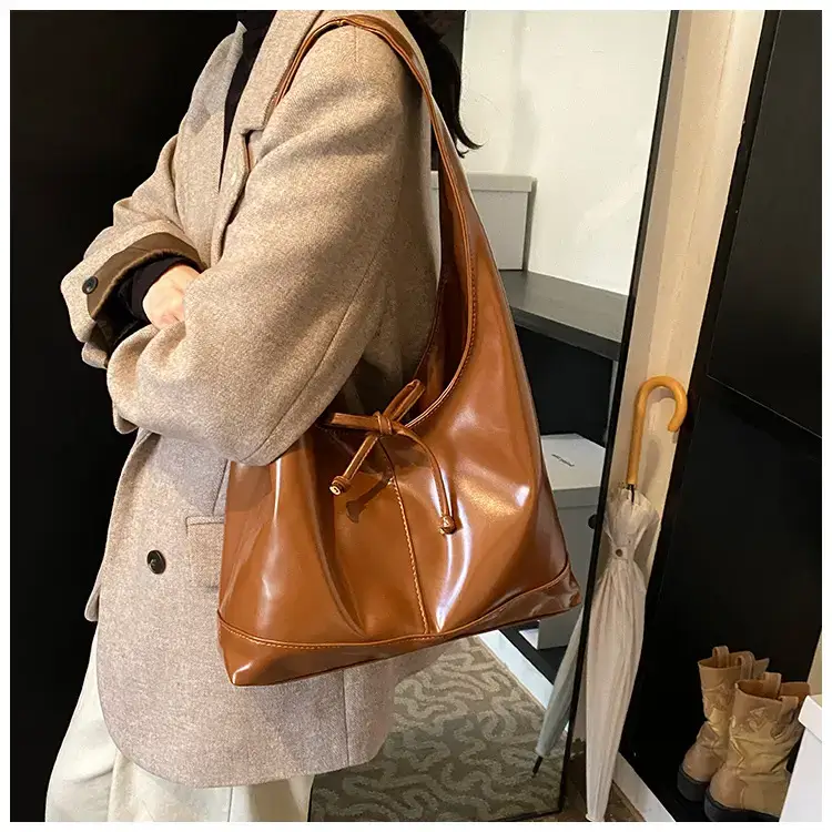 Women's 2024 Winter Leather Shoulder Bag Brown Large Capacity — feature 6