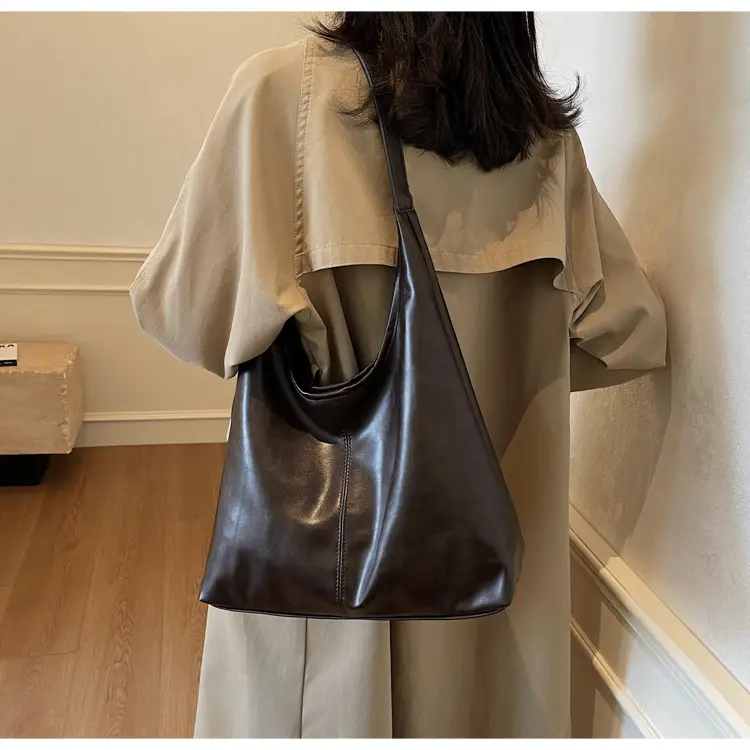Black Leather Crossbody Bag for Women Large Capacity — feature 10