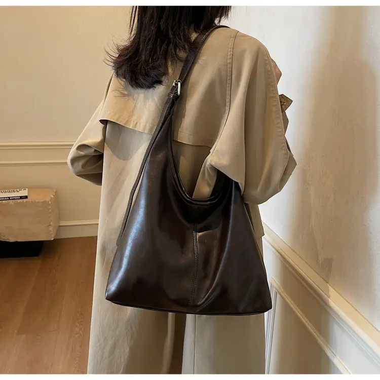 Black Leather Crossbody Bag for Women Large Capacity — feature 11