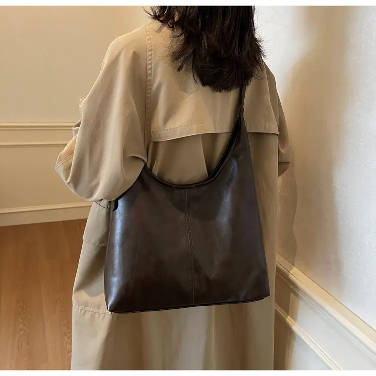 Black Leather Crossbody Bag for Women Large Capacity — feature 8
