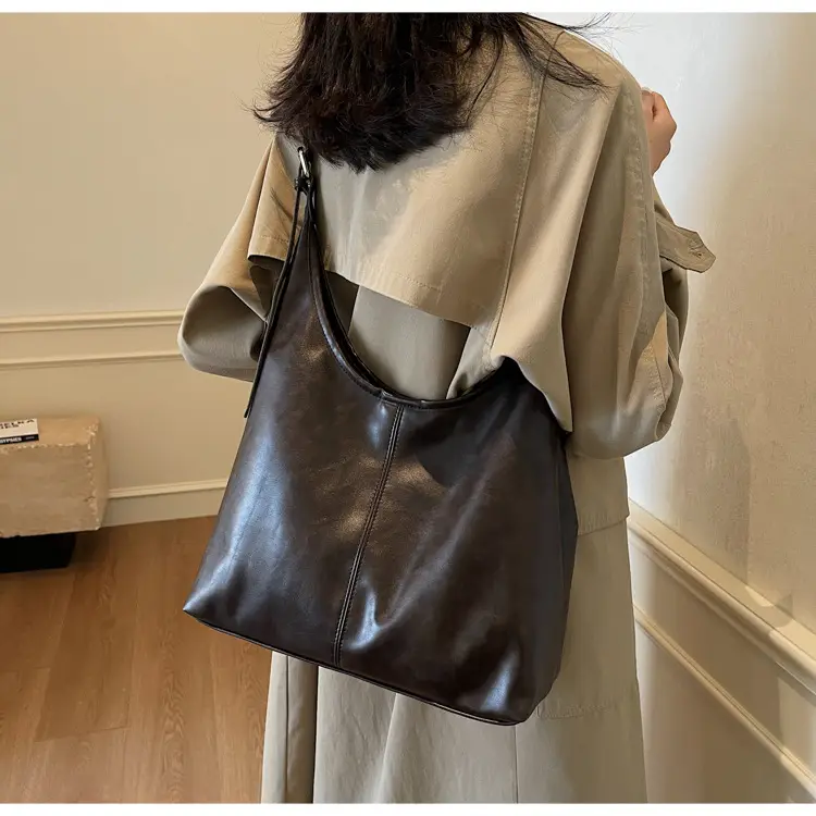 Black Leather Crossbody Bag for Women Large Capacity — feature 9