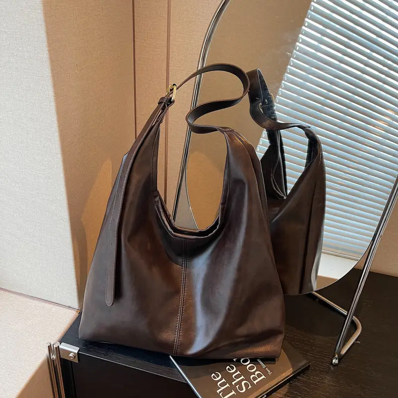 Black Leather Crossbody Bag for Women Large Capacity - Image 4