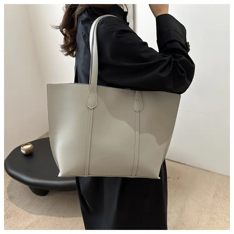 Black Large Capacity Shoulder Bag for Women 2024 — feature 11