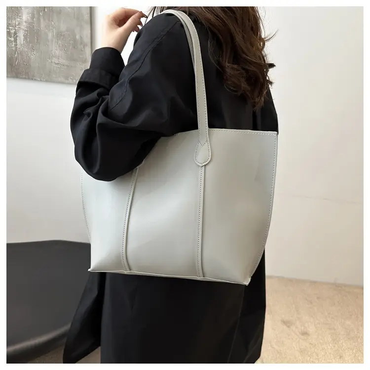 Black Large Capacity Shoulder Bag for Women 2024 — feature 12