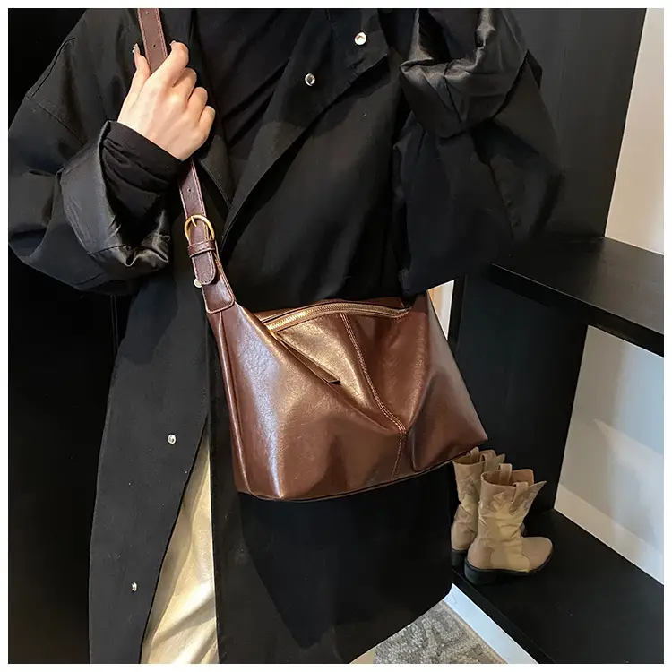 Black Crossbody Bag for Women 2026 Retro Large Capacity — feature 27