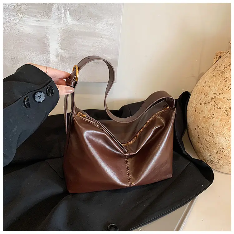 Black Crossbody Bag for Women 2026 Retro Large Capacity — feature 33