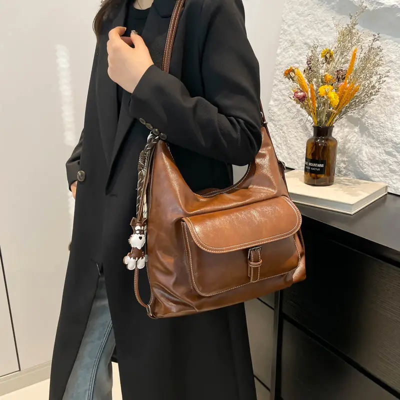 Women's Retro Brown Leather Shoulder Bag Large Capacity Winter 2024 - Image 5