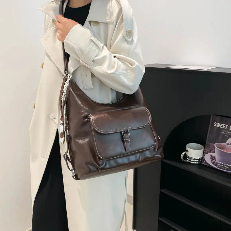 Women's Retro Brown Leather Shoulder Bag Large Capacity Winter 2024 - Image 6