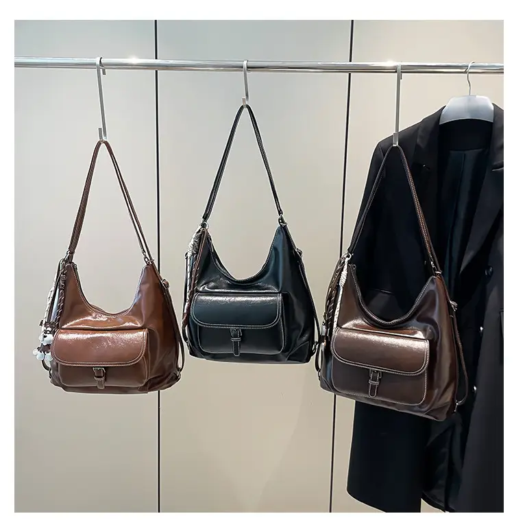 Women's Retro Brown Leather Shoulder Bag Large Capacity Winter 2024 — feature 10