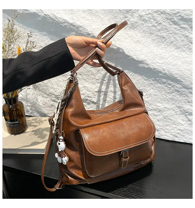Women's Retro Brown Leather Shoulder Bag Large Capacity Winter 2024 — feature 16