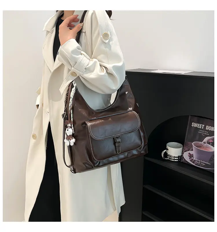 Women's Retro Brown Leather Shoulder Bag Large Capacity Winter 2024 — feature 25