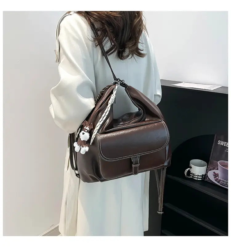 Women's Retro Brown Leather Shoulder Bag Large Capacity Winter 2024 — feature 31