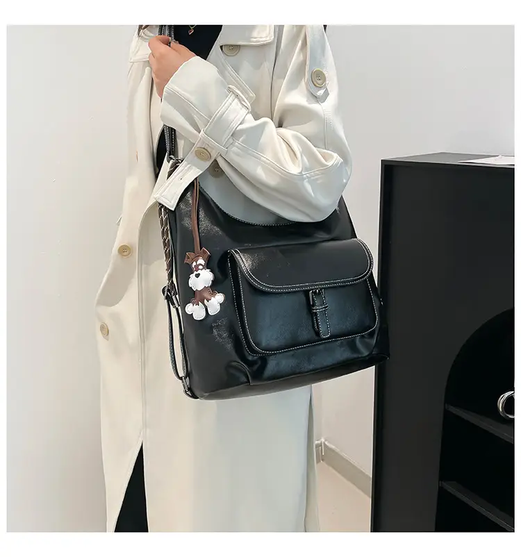 Women's Retro Brown Leather Shoulder Bag Large Capacity Winter 2024 — feature 37