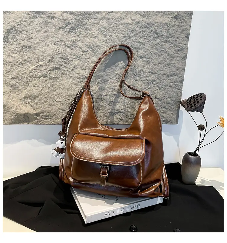 Women's Retro Brown Leather Shoulder Bag Large Capacity Winter 2024 — feature 39