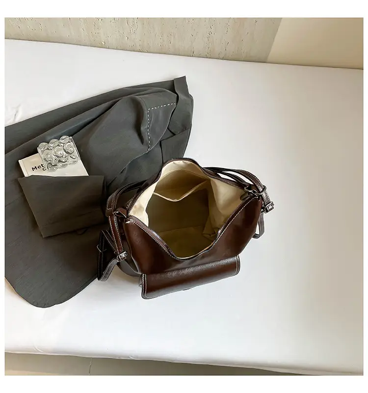 Women's Retro Brown Leather Shoulder Bag Large Capacity Winter 2024 — feature 48