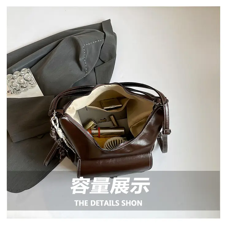 Women's Retro Brown Leather Shoulder Bag Large Capacity Winter 2024 — feature 9