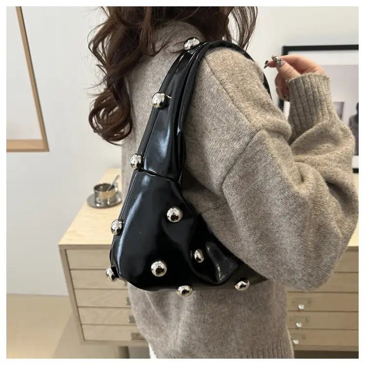 2024 Winter Women's White Rivet Shoulder Bag — feature 14