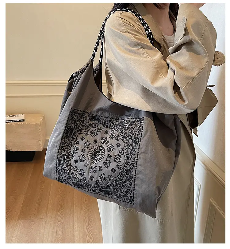 Retro Embroidered Nylon Tote Bag Women Large Capacity — feature 1