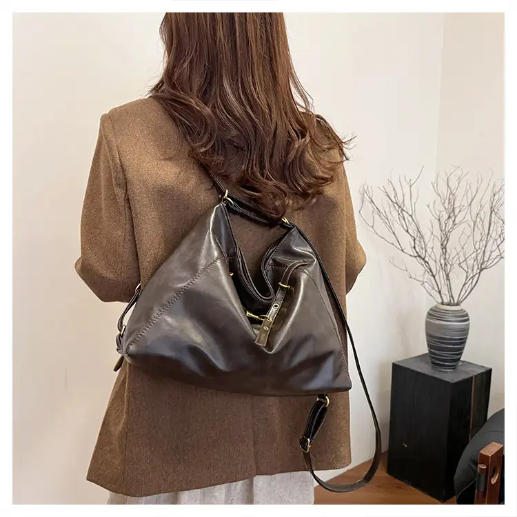 High-End Retro Black Shoulder Bag 2025 Summer — feature 19