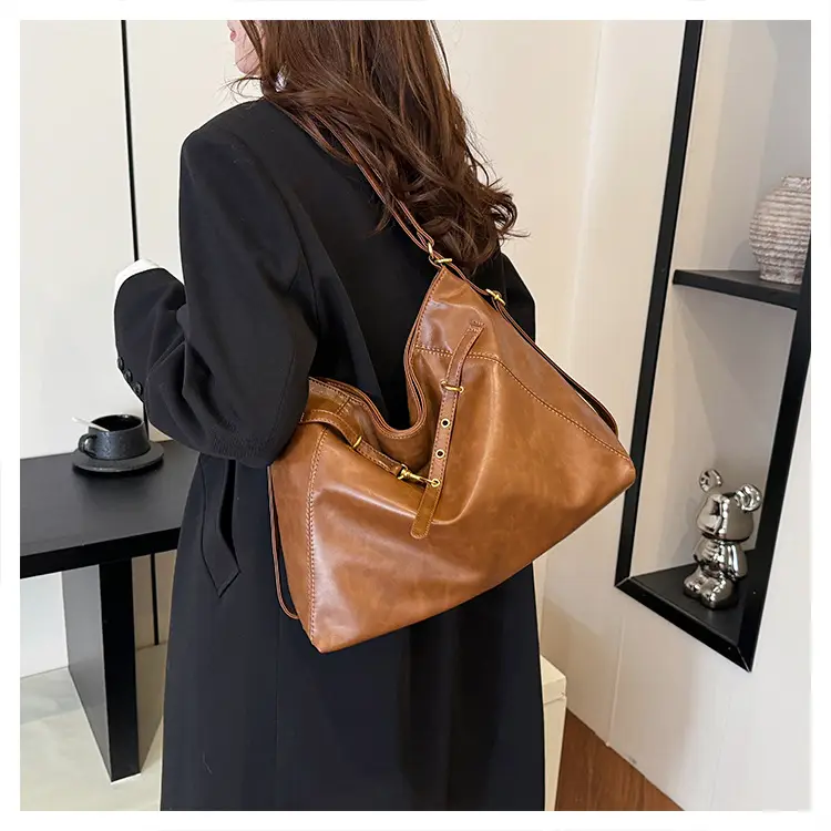 High-End Retro Black Shoulder Bag 2025 Summer — feature 21