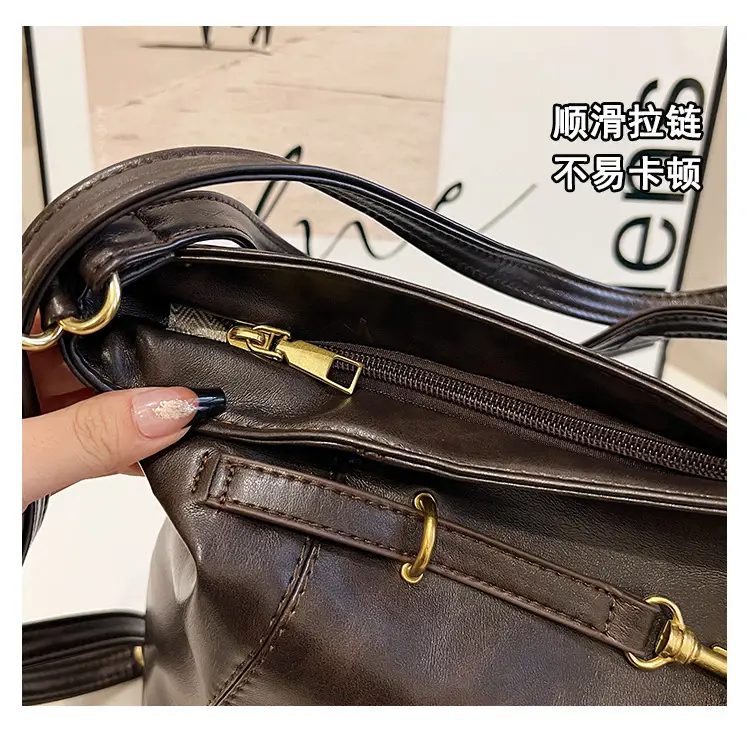 High-End Retro Black Shoulder Bag 2025 Summer — feature 7