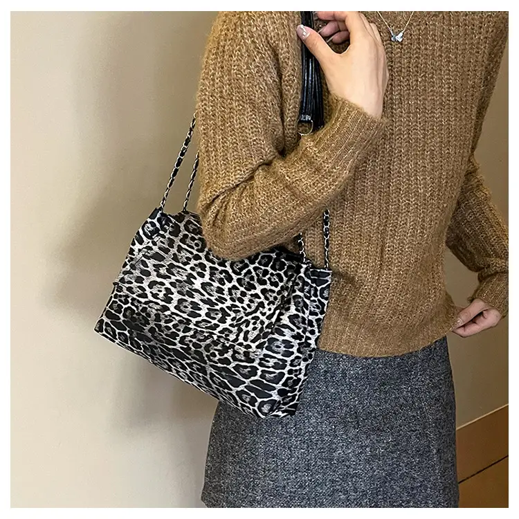 Leopard Print Chain Shoulder Bag Winter New Style — feature 11