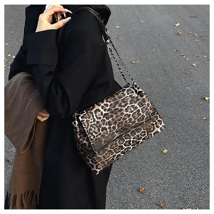 Leopard Print Chain Shoulder Bag Winter New Style — feature 9