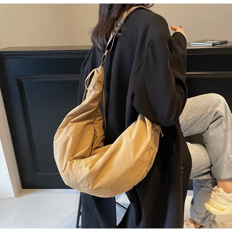 Xiaozhong Pleated Crescent Bag Women's 2024 — feature 101