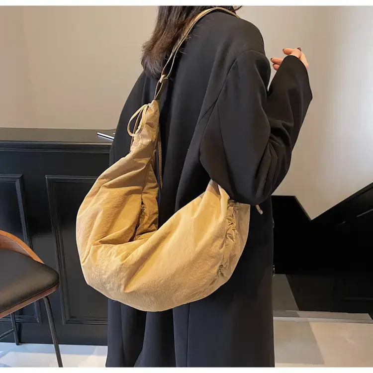 Xiaozhong Pleated Crescent Bag Women's 2024 — feature 104