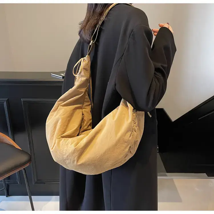 Xiaozhong Pleated Crescent Bag Women's 2024 — feature 105