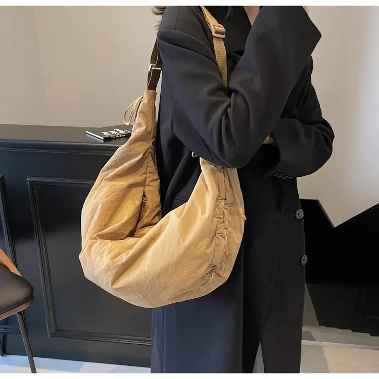 Xiaozhong Pleated Crescent Bag Women's 2024 — feature 106